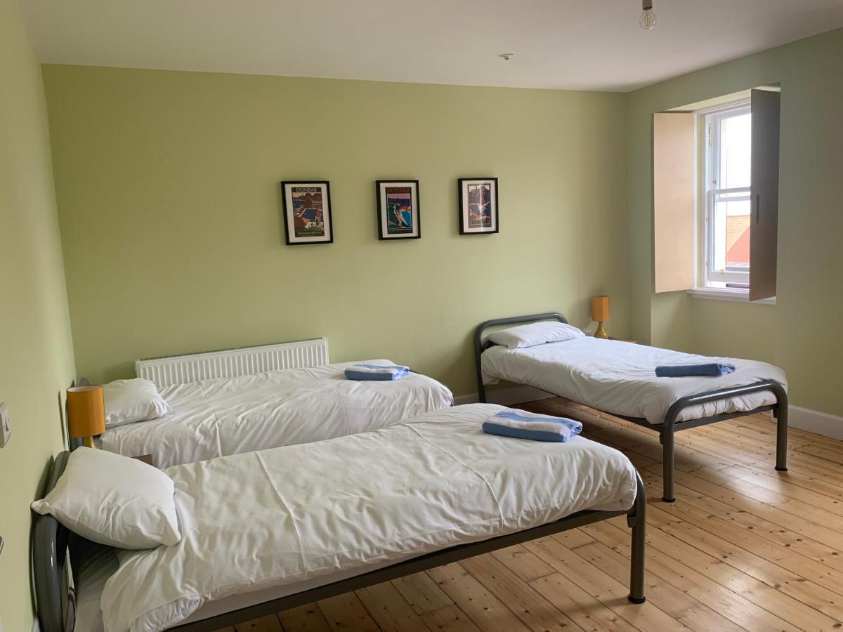 דנבר The Dolphin Inn Hostel מראה חיצוני תמונה