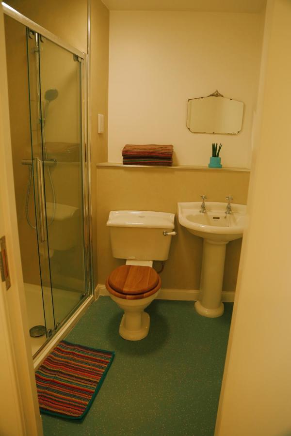 דנבר The Dolphin Inn Hostel מראה חיצוני תמונה