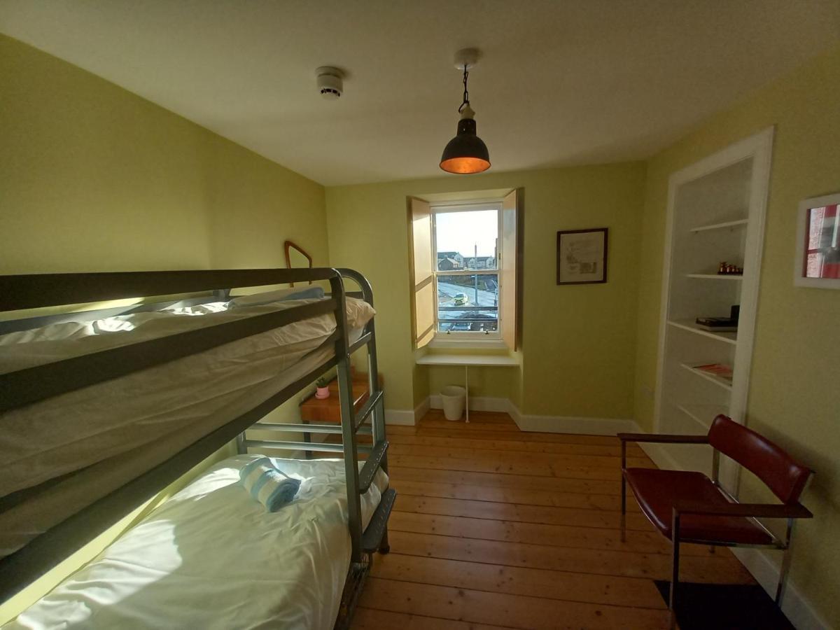 דנבר The Dolphin Inn Hostel מראה חיצוני תמונה