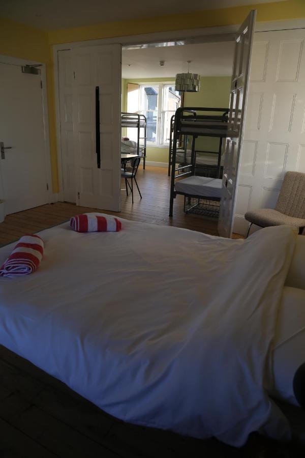 דנבר The Dolphin Inn Hostel מראה חיצוני תמונה