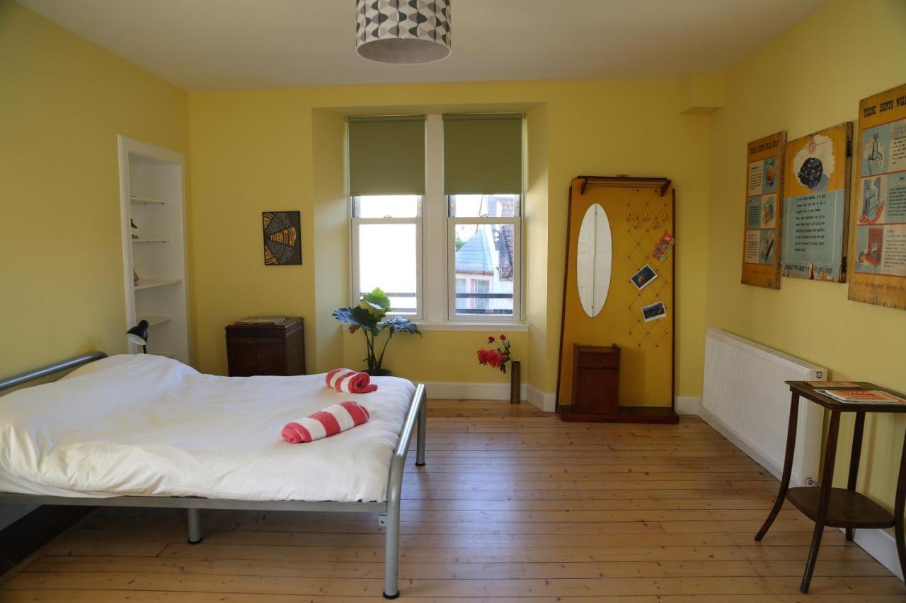 דנבר The Dolphin Inn Hostel מראה חיצוני תמונה