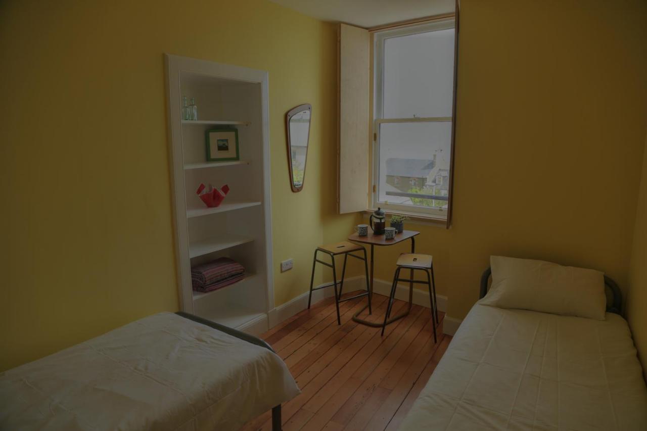 דנבר The Dolphin Inn Hostel מראה חיצוני תמונה