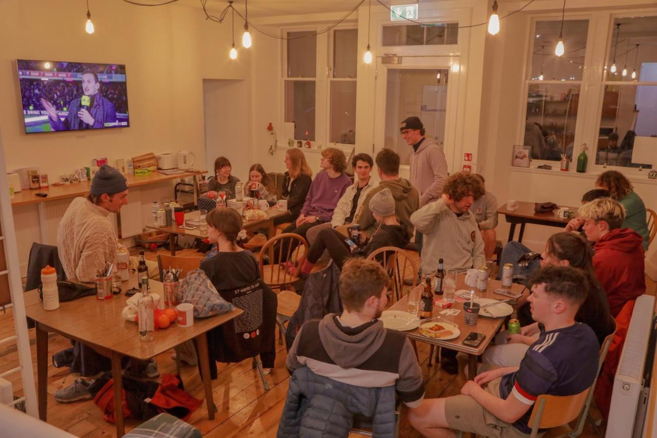 דנבר The Dolphin Inn Hostel מראה חיצוני תמונה